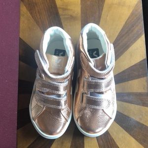 Very style shoes for girl